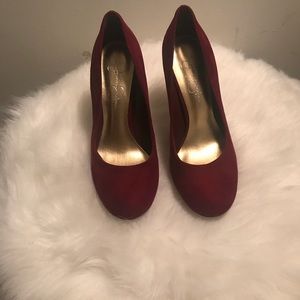 Jessica Simpson red round heel pumps